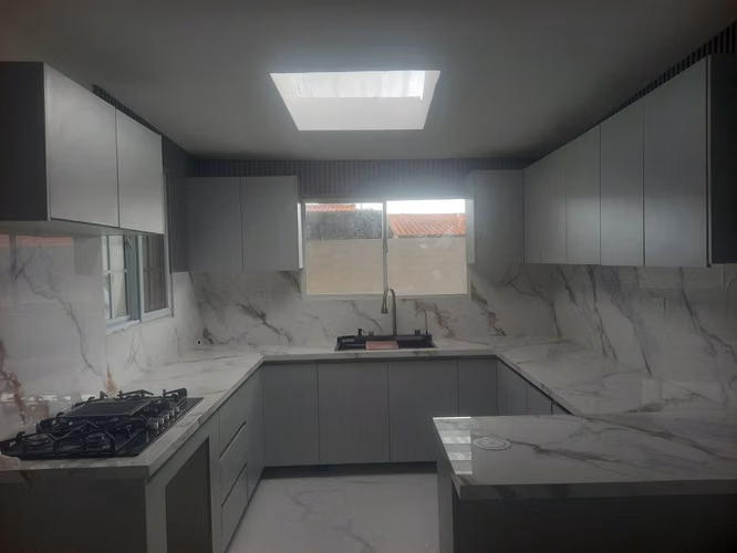 Se Alquila  casa completamente renovado. Precio negociable