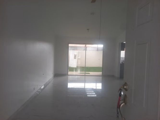 Se Alquila  casa completamente renovado. Precio negociable