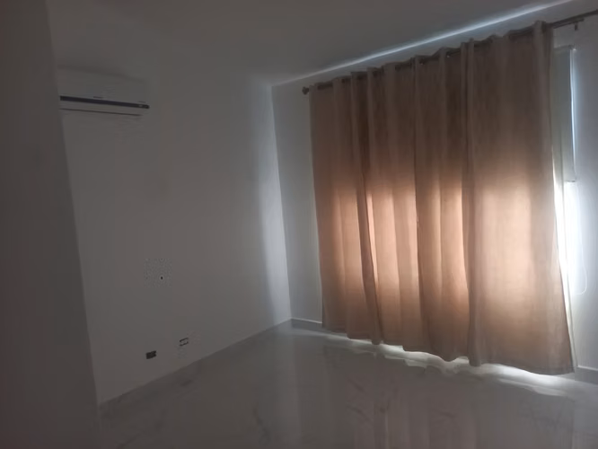 Se Alquila  casa completamente renovado. Precio negociable