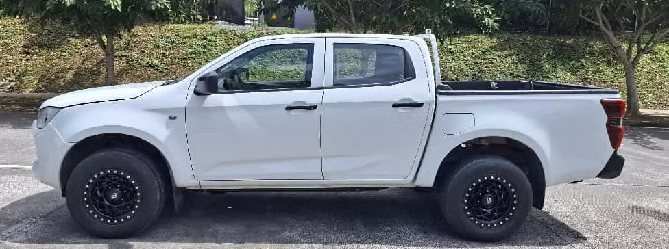D-MAX 2023 DIESEL MANUAL 4X4 EN 22,995 al CREDITO o al CONTADO - Imagen 3
