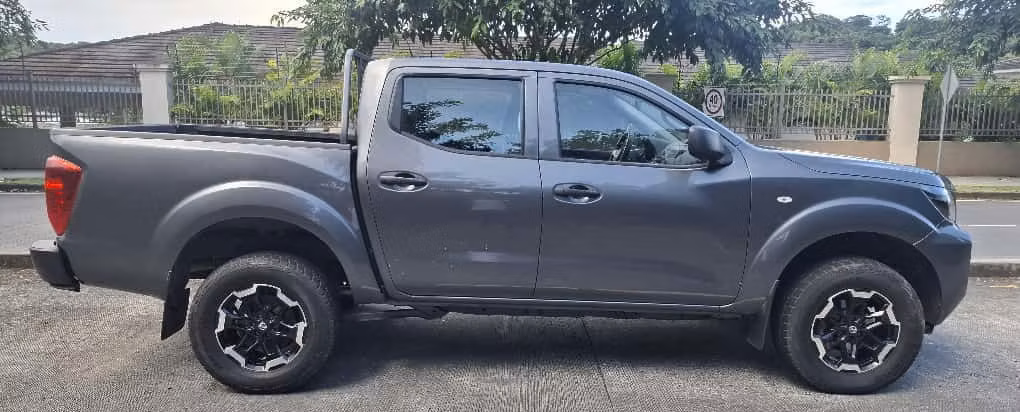 FRONTIER 2024 MANUAL 4X4   EN 23,995 al  crédito o al contado...