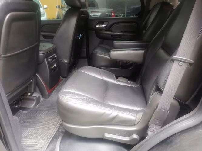 CADILLAC ESCALADE 2010 BUENAS CONDICIONES - Imagen 9