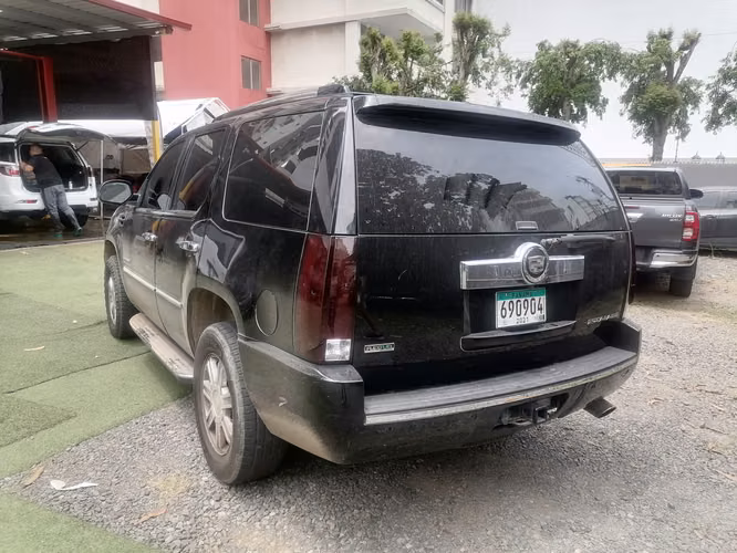 CADILLAC ESCALADE 2010 BUENAS CONDICIONES - Imagen 4