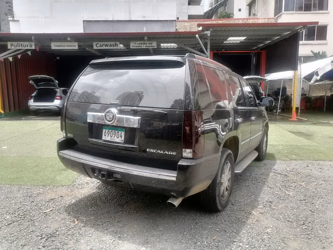CADILLAC ESCALADE 2010 BUENAS CONDICIONES - Imagen 6