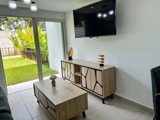 ALQUILER DE APARTAMENTO AMOBLADO CERCA A COSTA DEL ESTE CON PATIO