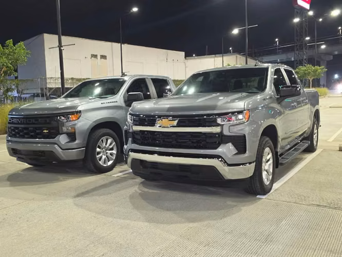 EN VENTA 2 CHEVROLET SILVERADO 2025 en 56,000 cada una