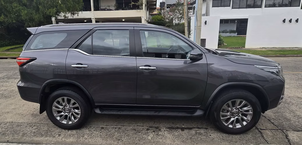 FORTUNER 2023  4X4 AUTOMATICO EN 41,495 al CREDITO o al CONTADO