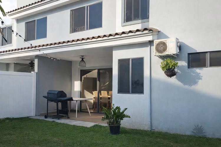 VENTA Casa de 203m2 en Paseo del Norte, AMD