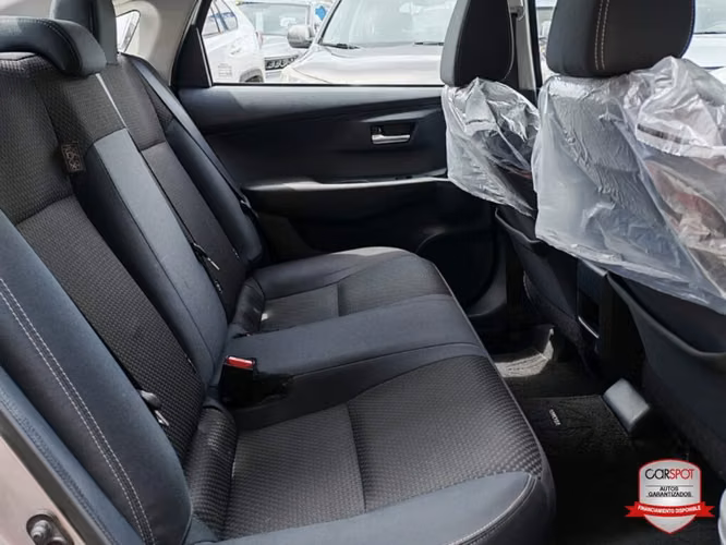 Toyota Yaris E 2024 Automática EK6037 - Imagen 7