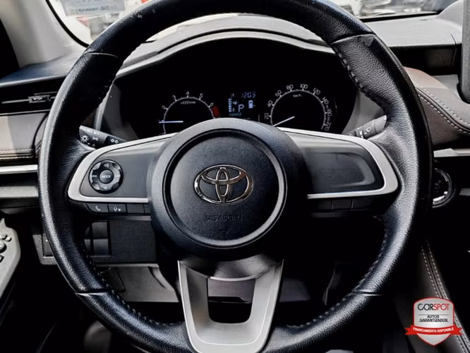 Toyota Yaris E 2024 Automática EK6037 - Imagen 10