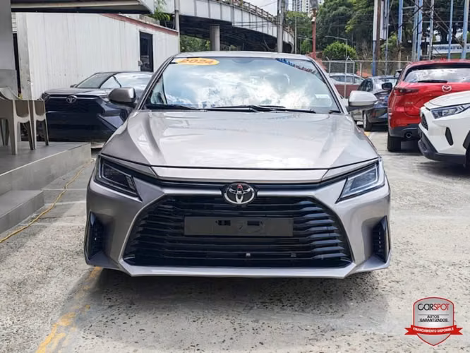 Toyota Yaris E 2024 Automática EK6037 - Imagen 2
