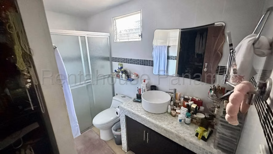 Casa en Venta en Chanis. 27-942.