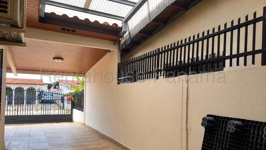 Casa en Venta en Chanis. 27-942.