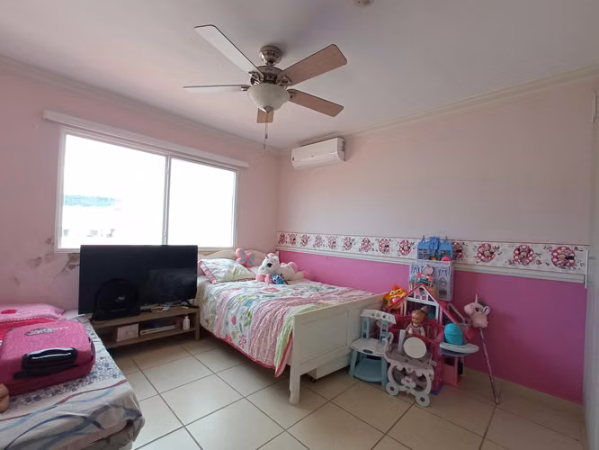Casa en Venta en Brisas Del Golf. 27-972.