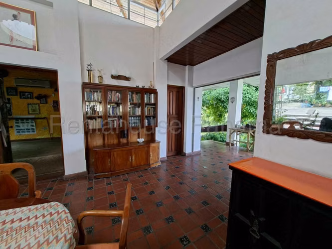 Casa en Venta en Los Angeles. 27-410.