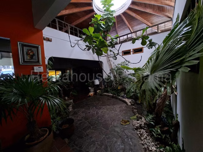 Casa en Venta en Los Angeles. 27-410.