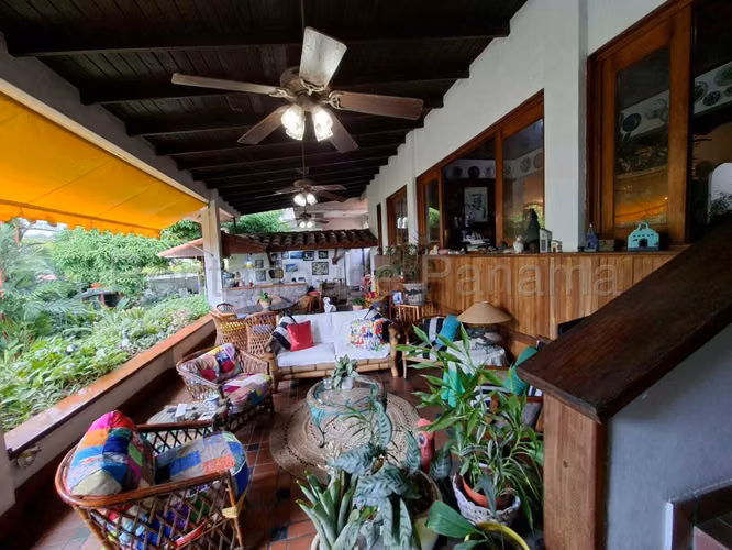 Casa en Venta en Los Angeles. 27-410.