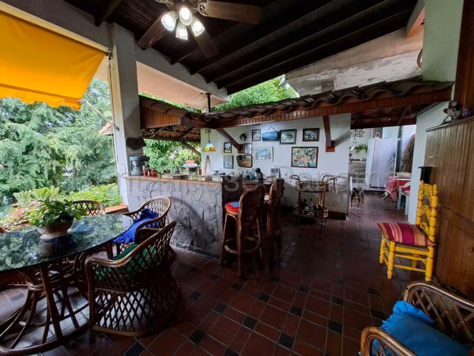 Casa en Venta en Los Angeles. 27-410.