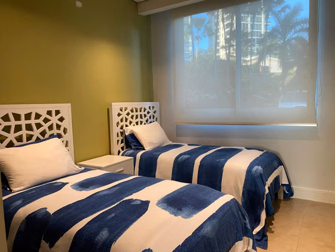 Venta de Apartamento frente al mar con piscina infinita y espectaculares vistas al atardecer