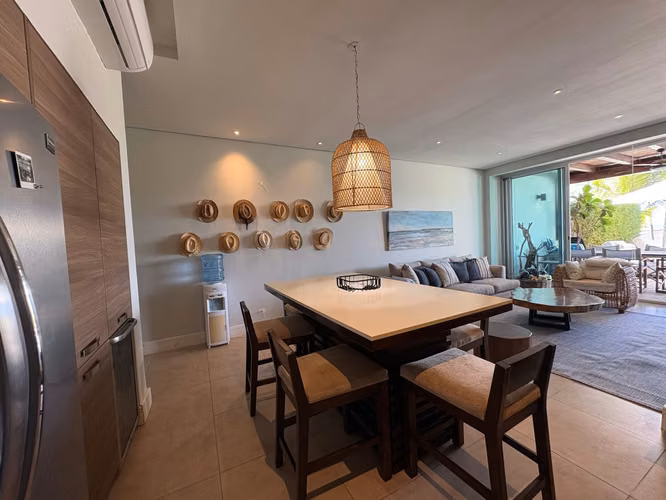 Venta de Apartamento frente al mar con piscina infinita y espectaculares vistas al atardecer