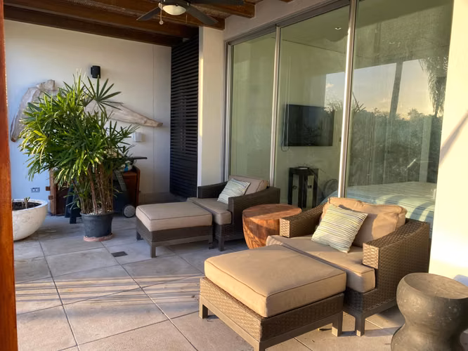 Venta de Apartamento frente al mar con piscina infinita y espectaculares vistas al atardecer