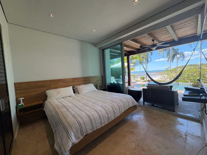 Venta de Apartamento frente al mar con piscina infinita y espectaculares vistas al atardecer
