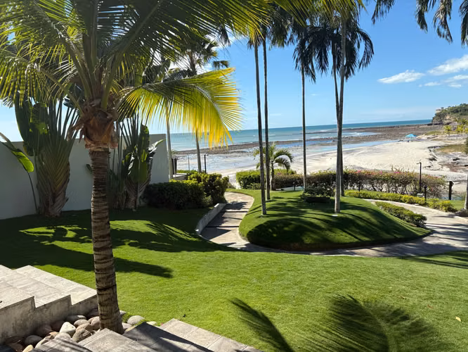 Venta de Apartamento frente al mar con piscina infinita y espectaculares vistas al atardecer