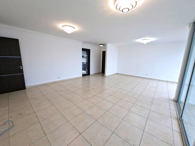 271029. Se alquila apartamento remodelado, 169m, 3 recámaras, 3.5 baños