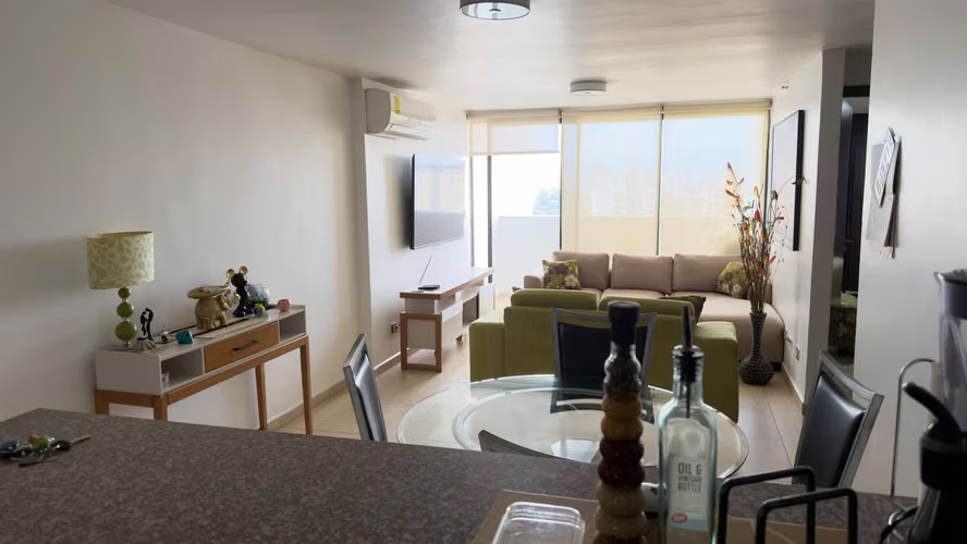 Alquilo céntrico y amplio apartamento amoblado en Condado del Rey