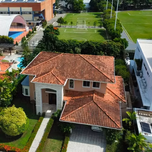! casa en Costa del Este residencial privado I con 4 parking y amplio patio