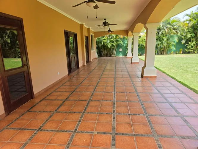 ! casa en Costa del Este residencial privado I con 4 parking y amplio patio