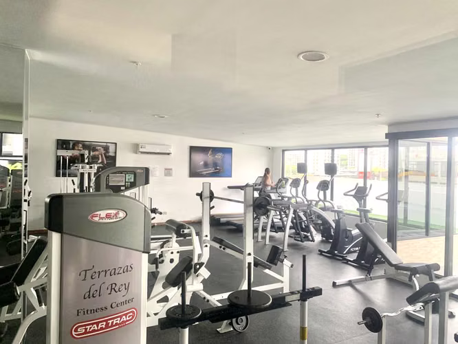 Alquilo céntrico y amplio apartamento amoblado en Condado del Rey