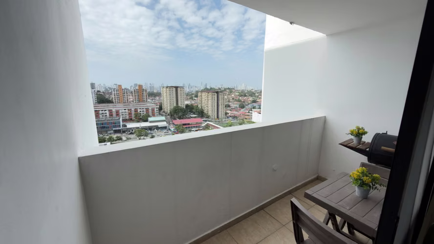 Alquilo céntrico y amplio apartamento amoblado en Condado del Rey
