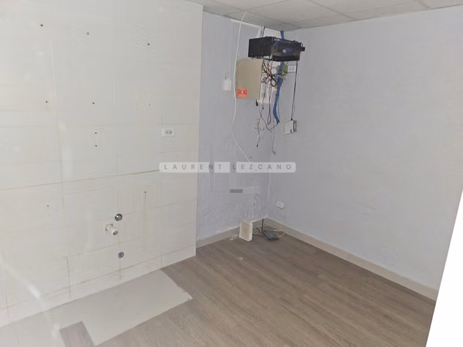 Venta Local Comercial en Marbella con Calle Uruguay - Planta Baja. Haga una oferta