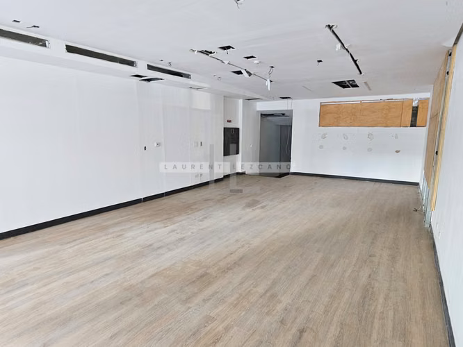 Venta Local Comercial en Marbella con Calle Uruguay - Planta Baja. Haga una oferta