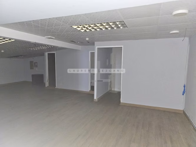 Venta Local Comercial en Marbella con Calle Uruguay - Planta Baja. Haga una oferta