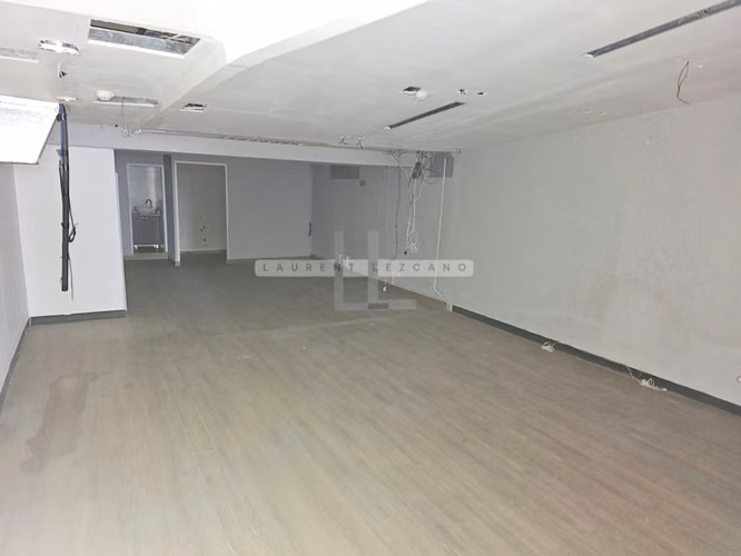Venta Local Comercial en Marbella con Calle Uruguay - Planta Baja. Haga una oferta