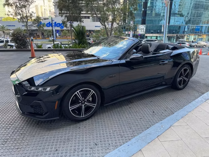 MUSTANG ECOBOOST CONVERTIBLE