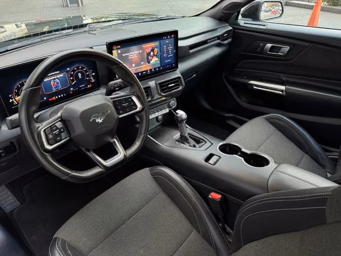 MUSTANG ECOBOOST CONVERTIBLE