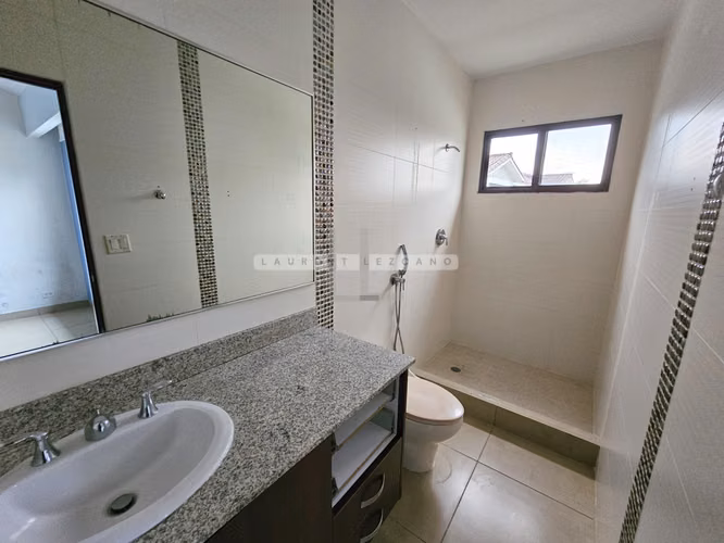 Venta Casa Unifamiliar de Esquina en PH Mont Blanc - Brisas Norte. Haga una oferta