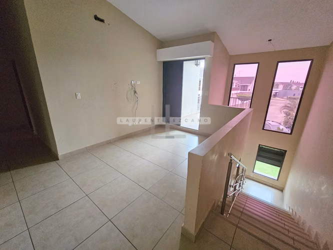Venta Casa Unifamiliar de Esquina en PH Mont Blanc - Brisas Norte. Haga una oferta