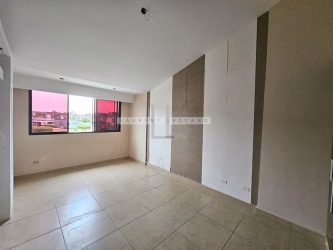 Venta Casa Unifamiliar de Esquina en PH Mont Blanc - Brisas Norte. Haga una oferta