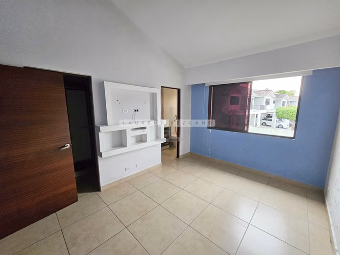 Venta Casa Unifamiliar de Esquina en PH Mont Blanc - Brisas Norte. Haga una oferta