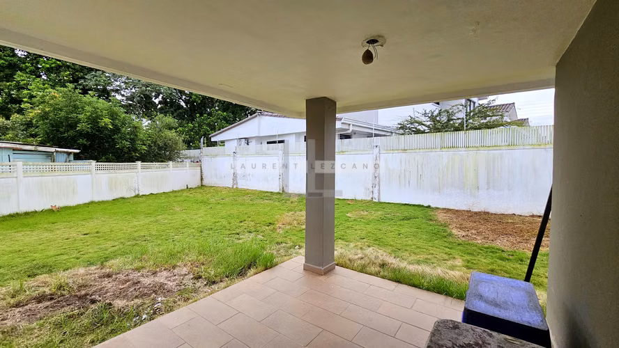 Venta Casa Unifamiliar de Esquina en PH Mont Blanc - Brisas Norte. Haga una oferta