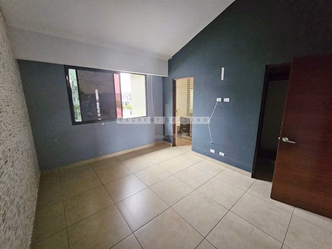 Venta Casa Unifamiliar de Esquina en PH Mont Blanc - Brisas Norte. Haga una oferta