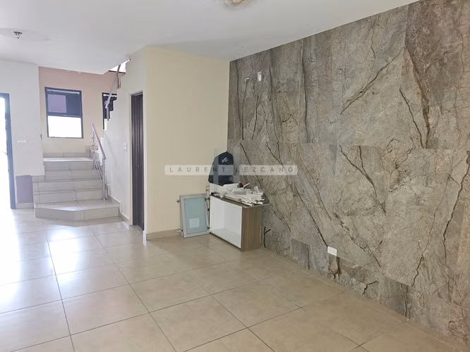 Venta Casa Unifamiliar de Esquina en PH Mont Blanc - Brisas Norte. Haga una oferta