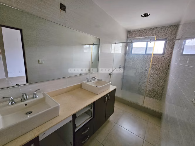 Venta Casa Unifamiliar de Esquina en PH Mont Blanc - Brisas Norte. Haga una oferta