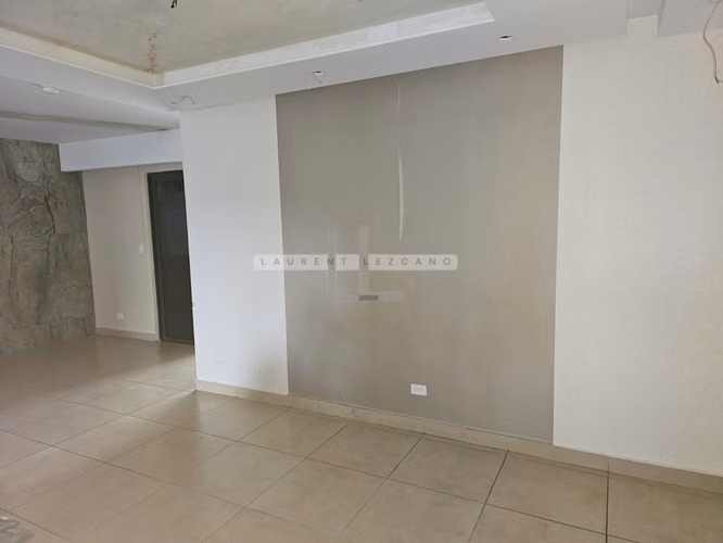 Venta Casa Unifamiliar de Esquina en PH Mont Blanc - Brisas Norte. Haga una oferta