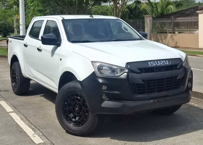 D-MAX 2024 DIESEL MANUAL 4X4 EN 23,995 al CREDITO o al CONTADO - Imagen 2