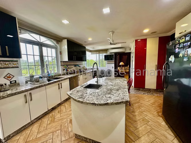 Venta de Casa en Brisas Del Golf Club de Golf KF